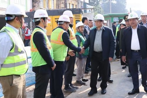 Thủ tướng kiểm tra hiện trường công tác thi công tuyến đường sắt đô thị Nhổn - ga Hà Nội