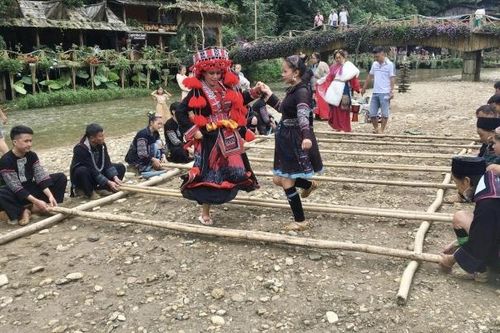 Mùng 3 Tết Sa Pa nắng đẹp, các khách sạn đều kín phòng