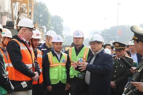 Thủ tướng Phạm Minh Chính chúc Tết công nhân dự án đường sắt đô thị