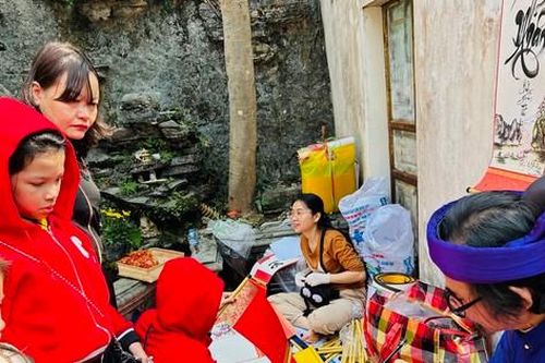 Bán chữ Việt đắt khách đầu xuân