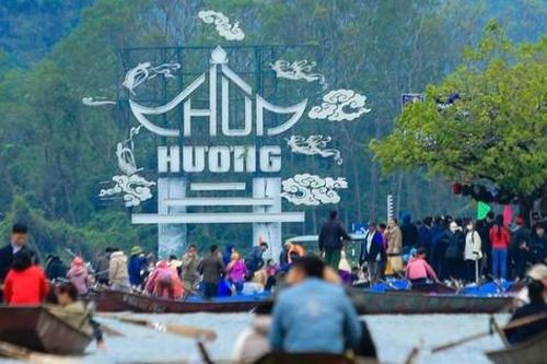 Chưa khai hội, hơn 2 vạn khách đã đổ về chùa Hương