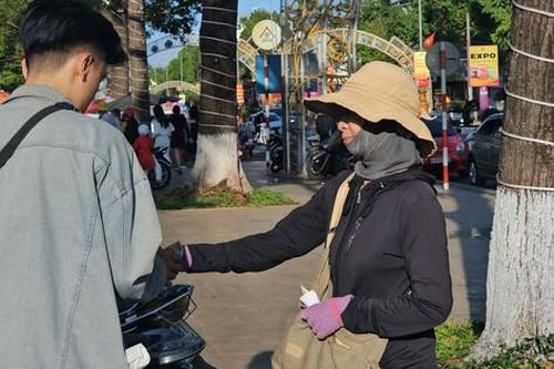 Ngang nhiên lập bãi giữ xe 'móc túi' du khách giữa TP Buôn Ma Thuột