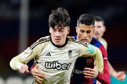 Sao trẻ MU khiến Barca suýt thua muối mặt