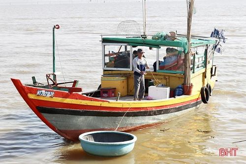 Ngư dân Hà Tĩnh 'xông biển' ngày đầu năm mới