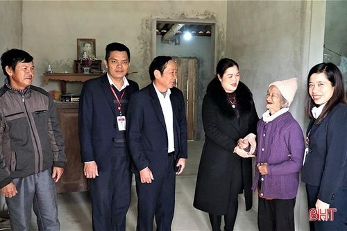 Người dân hoàn cảnh khó khăn ở huyện miền núi Hà Tĩnh đón tết trong nhà mới