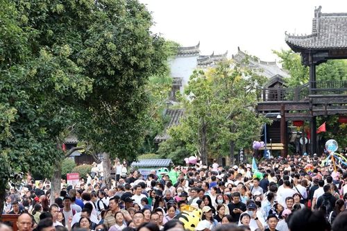 Dự báo du lịch Trung Quốc phục hồi mạnh mẽ trong năm 2024