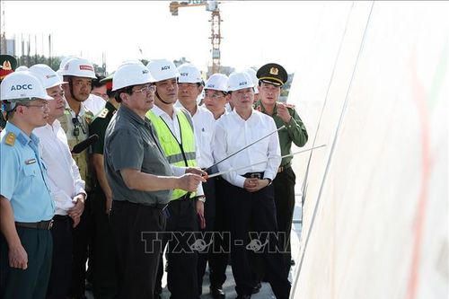 Thủ tướng Phạm Minh Chính kiểm tra thi công Dự án Nhà ga T3, sân bay Tân Sơn Nhất