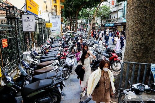 Xử lý nhiều bãi xe trái phép 'chặt chém' khách quoanh hồ Gươm