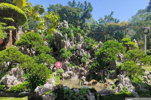 Ngắm những tác phẩm độc lạ tại Hội hoa xuân thành phố Hồ Chí Minh