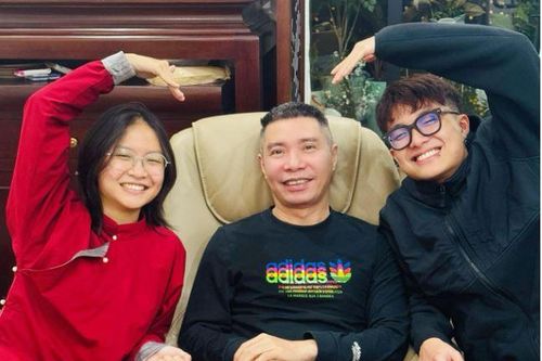 Ngày Tết, con trai đến thăm bố Công Lý, MC Thảo Vân bình luận 1 câu cho thấy đã văn minh còn dạy con quá khéo
