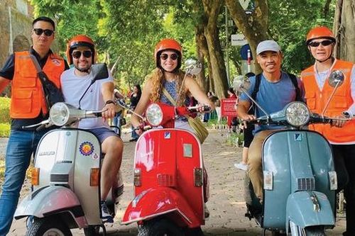 Du lịch phố cổ bằng xế 'độc'