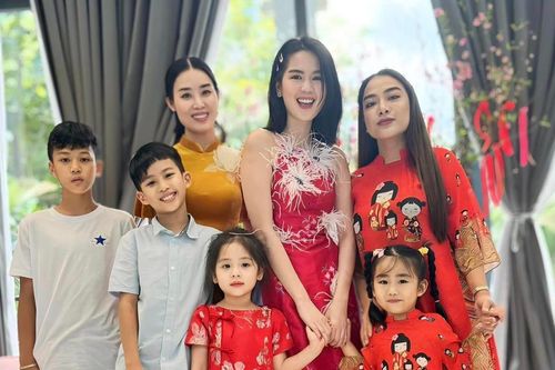 Hé lộ số tiền Ngọc Trinh lì xì cho 11 đứa cháu nhân dịp Tết