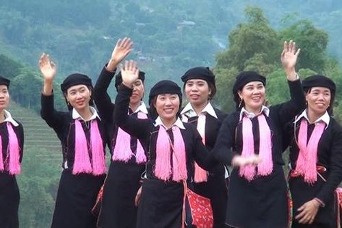 Hội hát qua làng - nét văn hóa độc đáo của người Dao Tuyển
