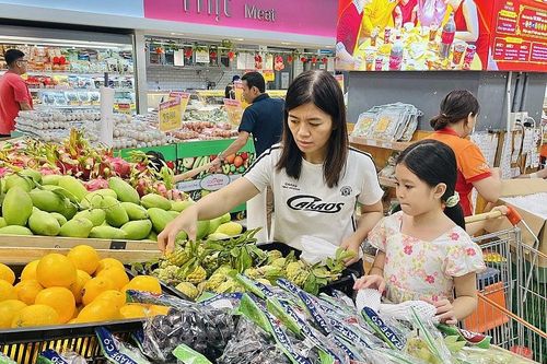 TP. Hồ Chí Minh: Siêu thị vừa mở cửa đã khuyến mãi 'đậm'