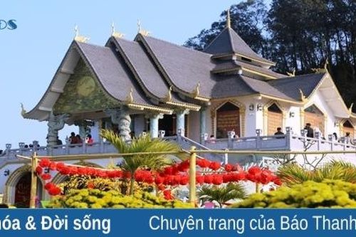 Thưởng ngoạn cảnh sắc ngôi chùa bên cửa biển Lạch Trường