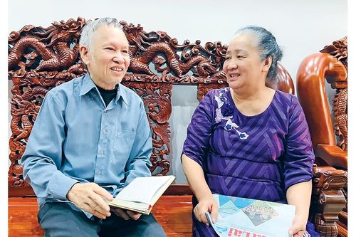 'Phút giây thiêng' của người báo vụ