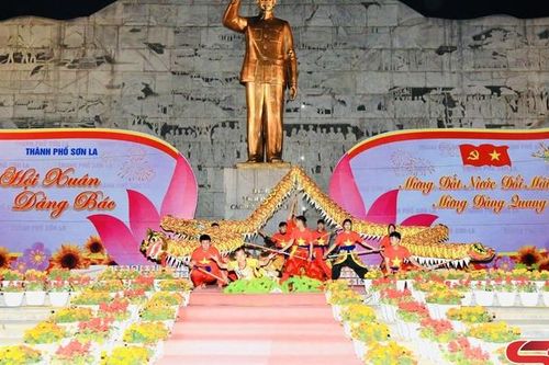 Thành phố tổ chức chương trình Hội Xuân dâng Bác