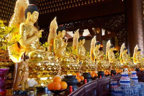 Trang nghiêm Lễ khai kinh Dược Sư đầu xuân tại chùa Huê Nghiêm