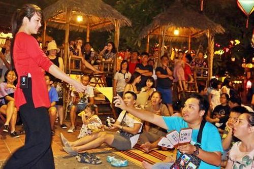 Thành phố sáng tạo Hội An làm mới di sản bài chòi hội Xuân như thế nào?