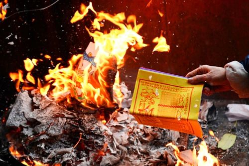 Tết Giáp Thìn 2024 nên cúng hóa vàng vào ngày nào?