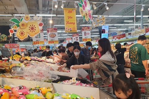 Sức mua ngày mùng 3 Tết sôi động trở lại