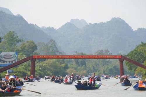 Không còn hiện tượng chèo kéo khách tại chùa Hương