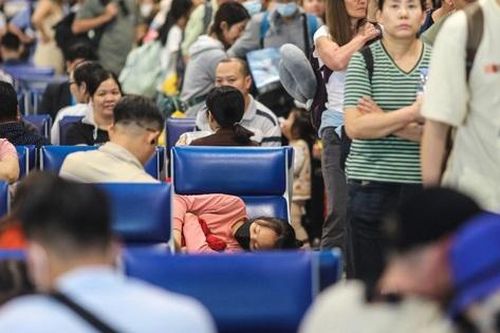 Hơn 120.000 lượt khách trở lại Tân Sơn Nhất mùng 3 Tết
