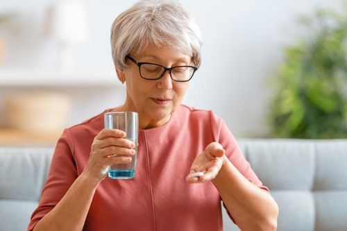 Người cao tuổi cần bổ sung vitamin B nào?