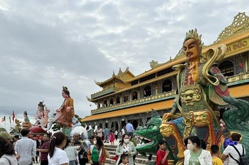 Quảng Ngãi đón khoảng 50.000 lượt khách du xuân đầu năm mới