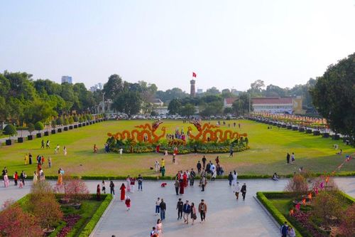 Hàng vạn người du Xuân tại Hoàng thành Thăng Long dịp Tết Giáp Thìn
