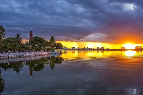 Khơi thông giá trị Hồ Tây