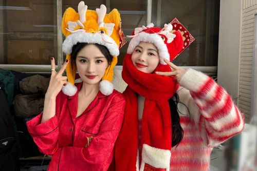 Sao Châu Á đón Tết Nguyên đán 2024: C-biz ngập tràn sắc đỏ, sao Hàn 'xông đất' Việt Nam