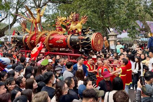 Bắc Ninh sôi nổi Lễ hội rước pháo Đồng Kỵ