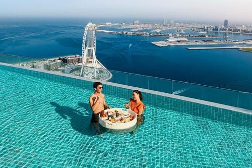 Bể bơi vô cực treo dài nhất thế giới, điểm đến 'hot' ở Dubai năm 2024