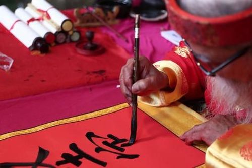 Xem ngày tốt cho khai trương, mở hàng, xuất hành năm 2024