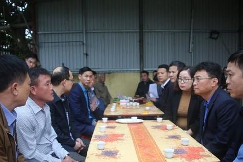 Thăm viếng, động viên gia đình 2 cô gái tử vong trong vụ tai nạn giao thông ở Thanh Hóa
