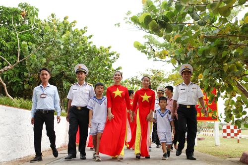 Sắc đỏ ở Trường Sa