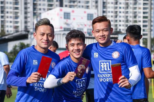 Các đội bóng V-League nô nức hội quân, Nam Định tập từ mùng 1 Tết