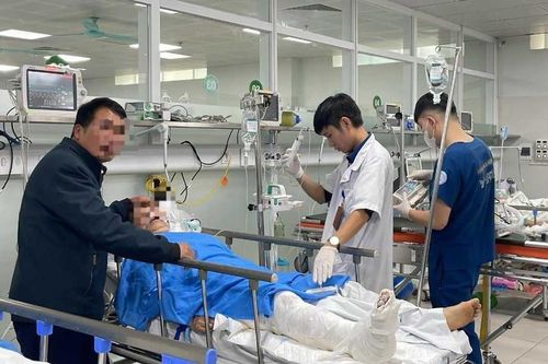 Sau buổi họp lớp đầu năm, người đàn ông hôn mê, nồng độ cồn trong máu rất cao