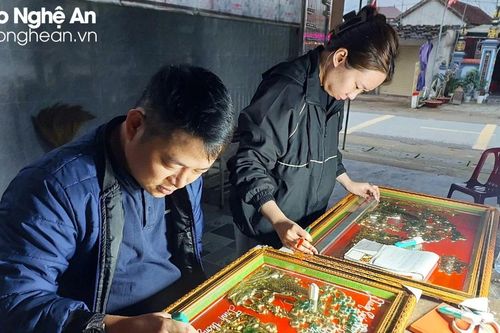 Sôi động thị trường tranh trướng mừng thọ đầu Xuân
