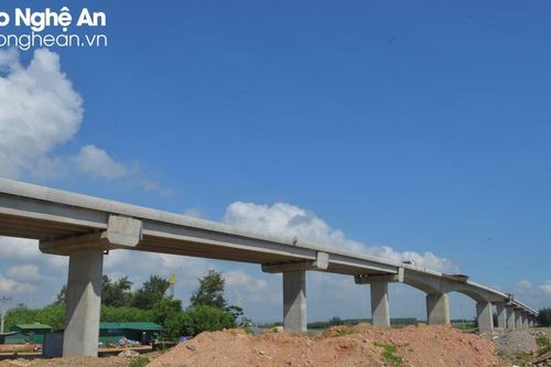 Xuân về trên những nhịp cầu mới