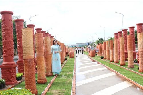 Ngành gạch gốm Vĩnh Long thay 'áo' mới - Bài cuối: Đánh thức tiềm năng 'Vương quốc gạch gốm'