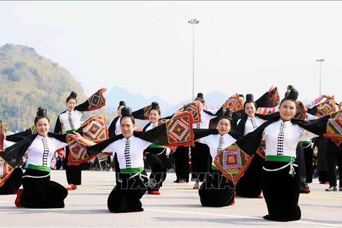 Hội Xuân dâng Bác nổi bật bản sắc văn hóa các dân tộc Tây Bắc