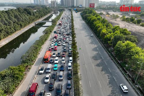 Ảnh 360: Cửa ngõ Thủ đô ùn tắc chiều mùng 4 Tết Giáp Thìn 2024