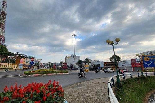 Lưu lượng phương tiện giao thông đổ về Đà Lạt tăng cao trong dịp Tết