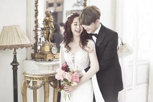 Rộ tin cặp đôi lệch nhau 18 tuổi rạn nứt, chồng trẻ còn lộ ảnh thân mật với trai lạ