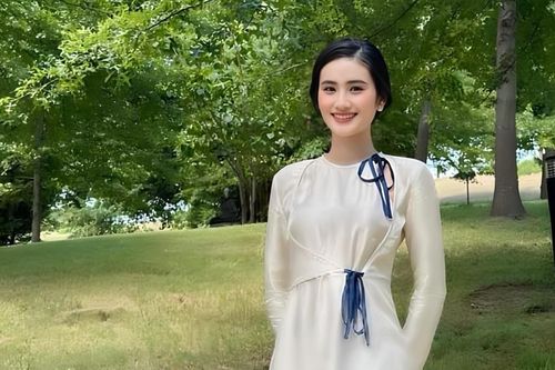 Cái Tết xa nhà đầu tiên của Hoa hậu Ý Nhi