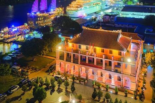 Du xuân qua những địa danh rồng
