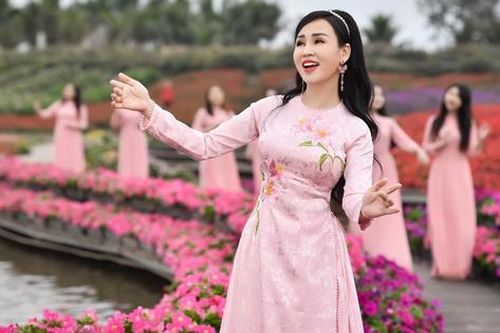 Sao Mai Khánh Ly tươi trẻ, ngọt ngào với 'Tình ca mùa xuân'