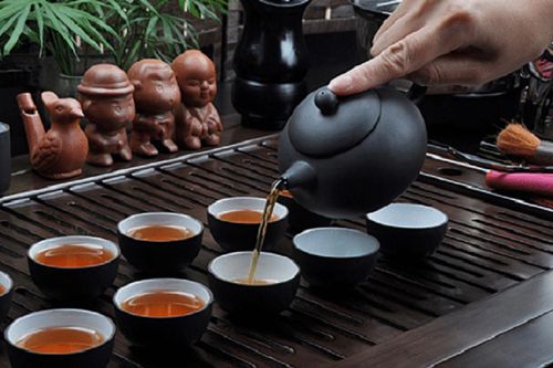 Thương gia Sài Gòn với nghệ thuật thưởng trà xuân